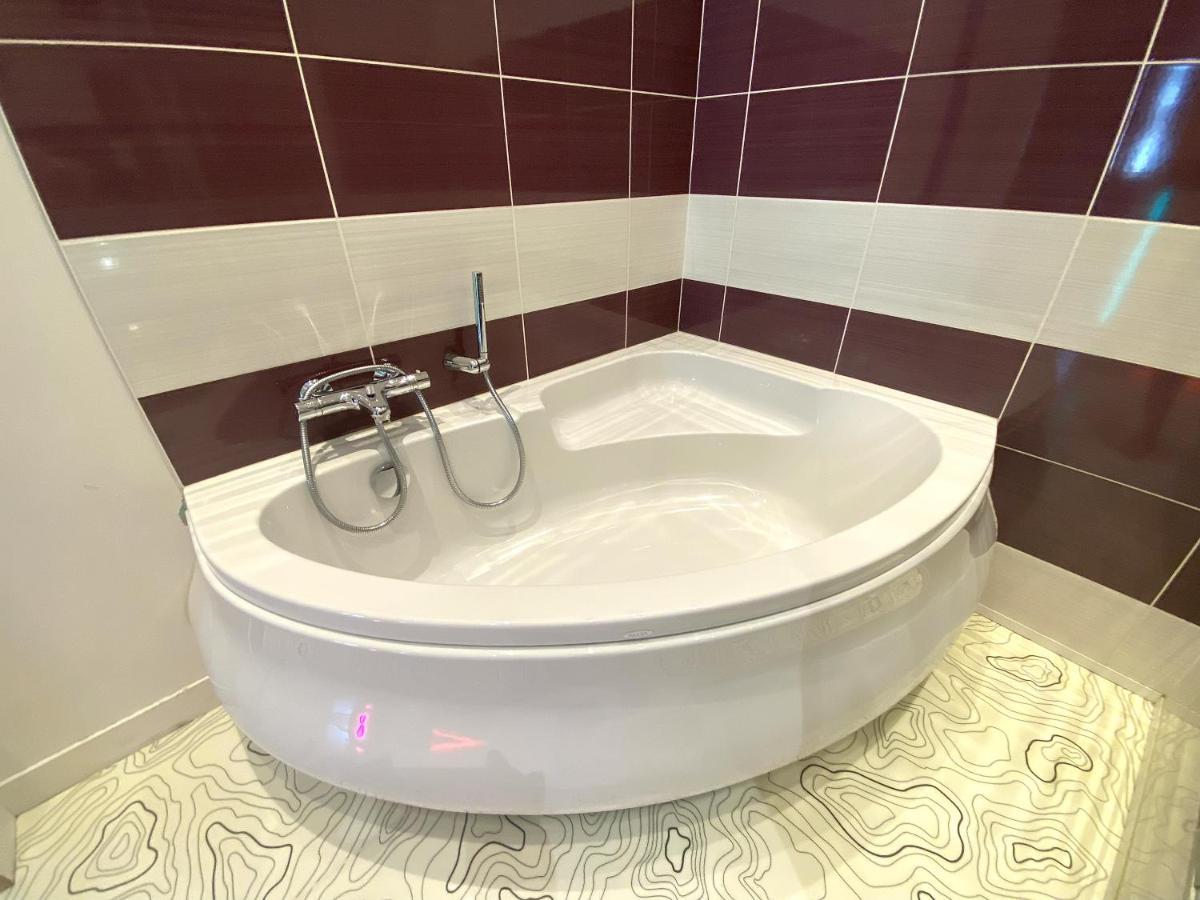 Floydroom'S Pau Chambre Hotes Dans Appartement Partage Proche Chateau Exteriör bild